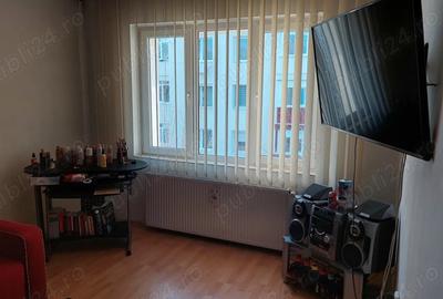 Vand apartament 2 camere Bucure?ti sector 4 Partcular