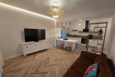 Apartament cu 2 camere decomandat, mobilat în Central