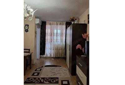 De vanzare Garsoniera Gorjului