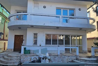 Casă individuală cu 7 camere în Casin