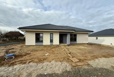 Casă cu 5 camere cu Teren 530 Mp în Satu Nou de Jos - 2