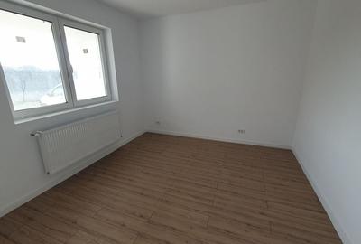 Casa dintre lacuri, Crevedia, cartier nou. - 10