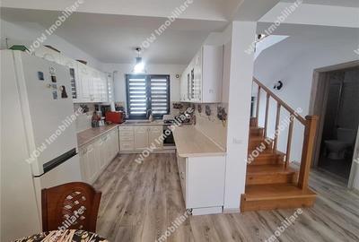 De vanzare Casa 4 camere 2 bai in Selimbar - 3