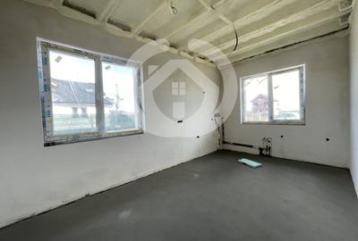 Duplex cu 3 camere cu Canalizare în Cristian - 4