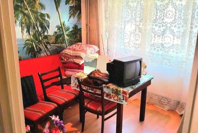 Apartament cu 3 camere semidecomandat în Mioriței
