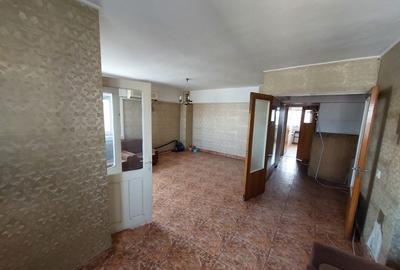Apartament cu 4 camere decomandat în Giurgiu