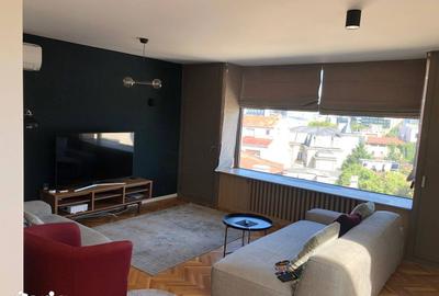 Apartament cu 6 camere, mobilat în Victoriei