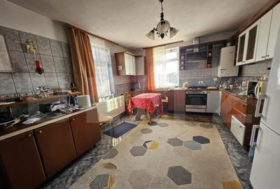 Apartament cu 6 camere decomandat în Victoria - 1