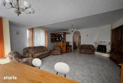 Casă cu 8 camere cu Teren 950 Mp în Piața - 4