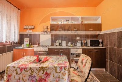 Apartament cu 4 camere de vanzare in zona Cetatii - 2