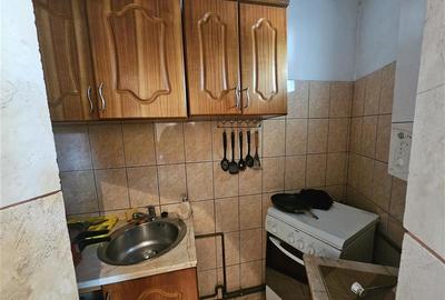 Apartament cu 3 camere semidecomandat, mobilat în Micro II - 19