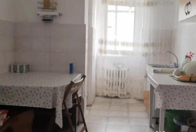 Apartament cu 3 camere decomandat în Traian - 2