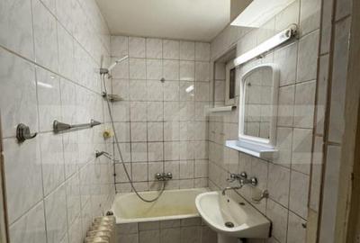 Apartament cu 3 camere decomandat în Dacia