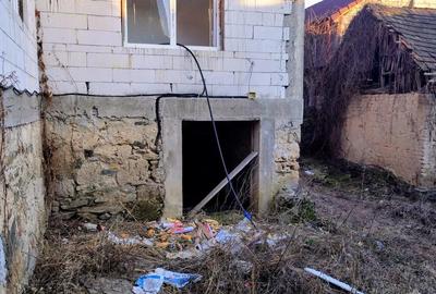 Casă cu 2 camere cu Teren 1600 Mp în Slatina-Nera - 3