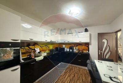 Casă cu 5 camere în Șimnicu de Sus - 9