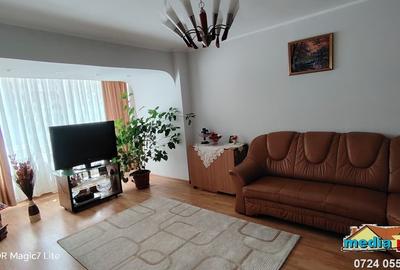 Apartament cu 3 camere decomandat în Micro 14 - 1