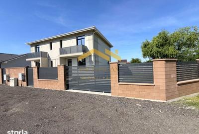 Casă cu 4 camere cu Teren 265 Mp în Sânmihaiu Român - 3