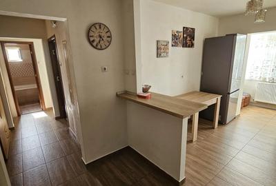 Apartament cu 3 camere decomandat, mobilat în Central