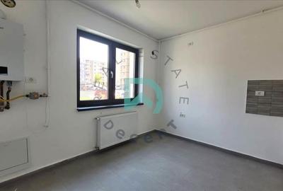 Studio,  47 mp, Tractorul - 2