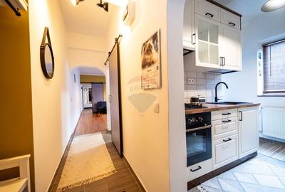 Apartament cu 2 camere semidecomandat, mobilat în Tractorul - 12