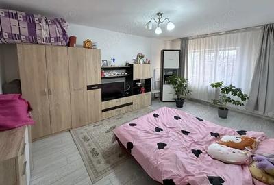 Apartament cu 3 camere semidecomandat în Independenței - 1