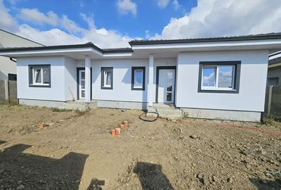 Casă cu 3 camere în Moșnița Nouă - 2