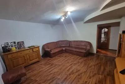 A 41 Apartament 2 camere,decomandat, spa?ios ,bucatarie mare , Fiald etaj 2 - 3