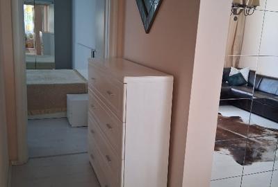 Vand apartament cu 3 camere zona Basarb