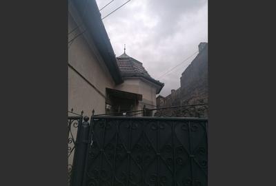 Casă cu 3 camere cu Canalizare în Central - 2