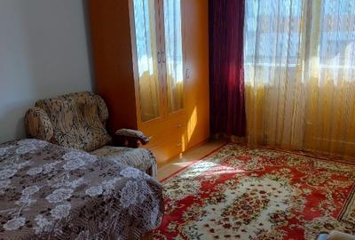 Garsonieră decomandată, mobilată în Rovine