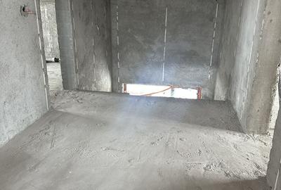 Casă cu 4 camere cu Teren 2300 Mp în Central - 2