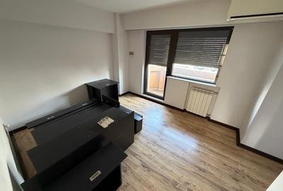 Apartament cu 4 camere semidecomandat în P-ța Victoriei - 8