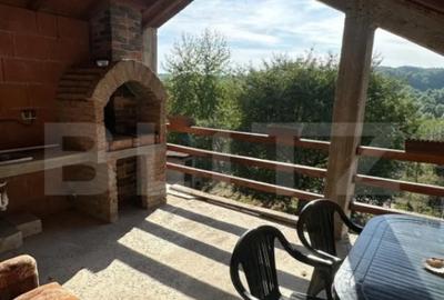 Casă cu 4 camere cu Teren 3400 Mp în Central - 1