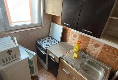 Garsonieră decomandată în UTA - 3