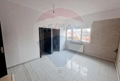 Casă cu 8 camere cu Teren 536 Mp în 1 Mai - 1