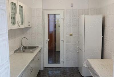 Vand apartament 3 camere decomandat, 2 bai, Drumul Taberei Ghencea
