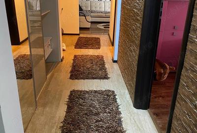 Apartament cu 3 camere decomandat în Km 4 - 10