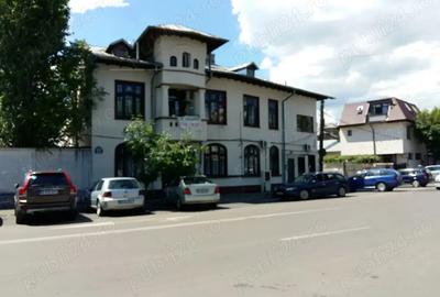 Casa cu arhitectura deosebita ,zona buna pentru birouri - 4