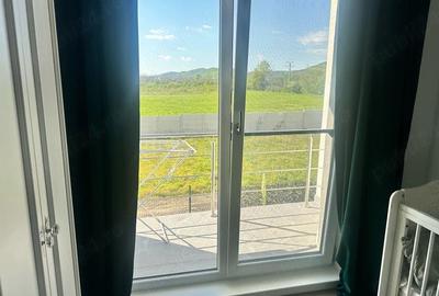 Apartament cu 3 camere decomandat în Aninoasa - 1