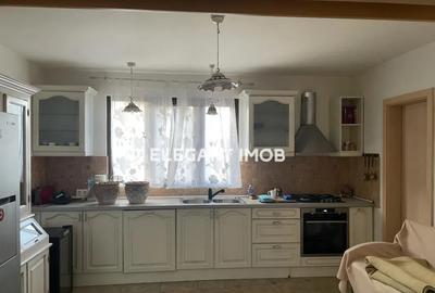 Casă cu 5 camere cu Canalizare în Corbeanca