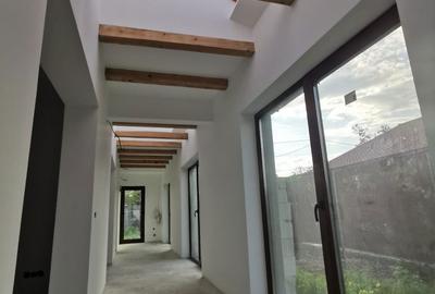 Casă cu 4 camere în Central
