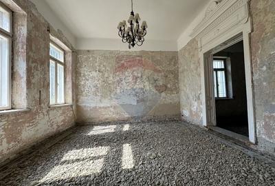 Casă individuală cu 7 camere cu Canalizare în Central - 7