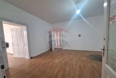 Spațiu comercial, de 15 mp, în Central - 2