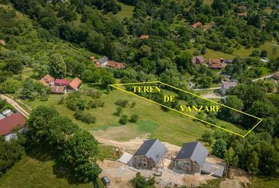 Teren Bran in centru cu priveliste catre castel - 5