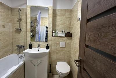 Apartament cu 3 camere semidecomandat în Micro 15