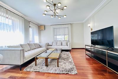 Casă individuală cu 5 camere cu Canalizare în Central - 1