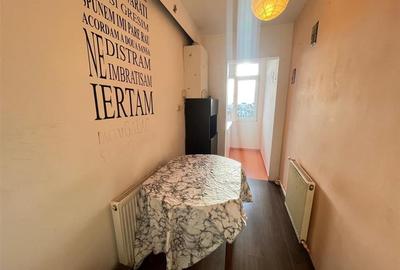 Garsoniera decomandata cu balcon zona Vasile Aaron - 8