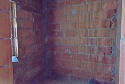 Casă cu 4 camere în Mehala