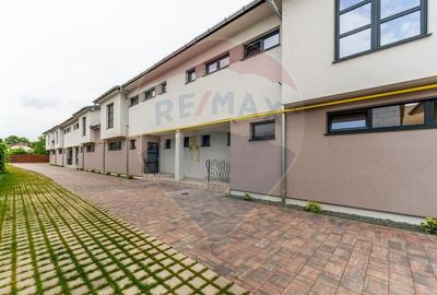 Apartament cu terasa si 2 parcari - Complex nou central