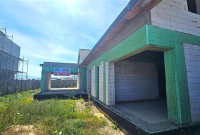 Casă individuală cu 4 camere cu Canalizare în Exterior Est - 3